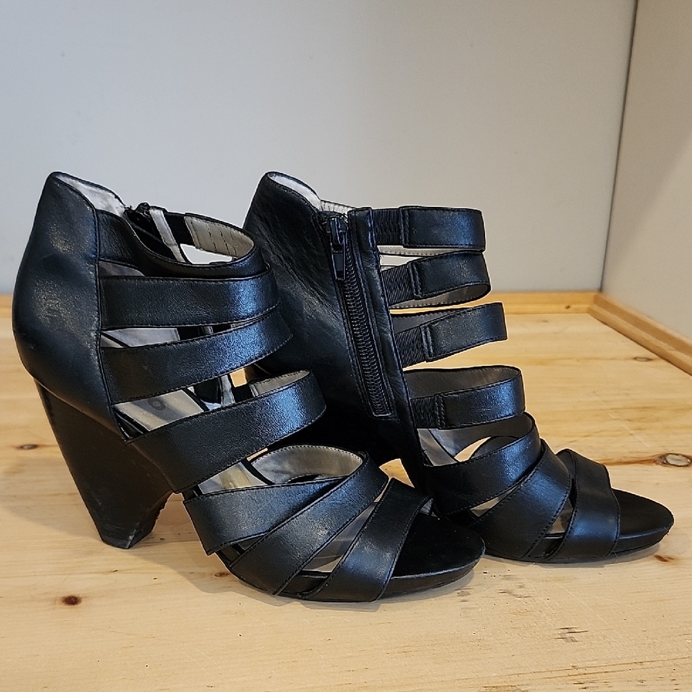 🟢 Me Too Black Wedge Sandals